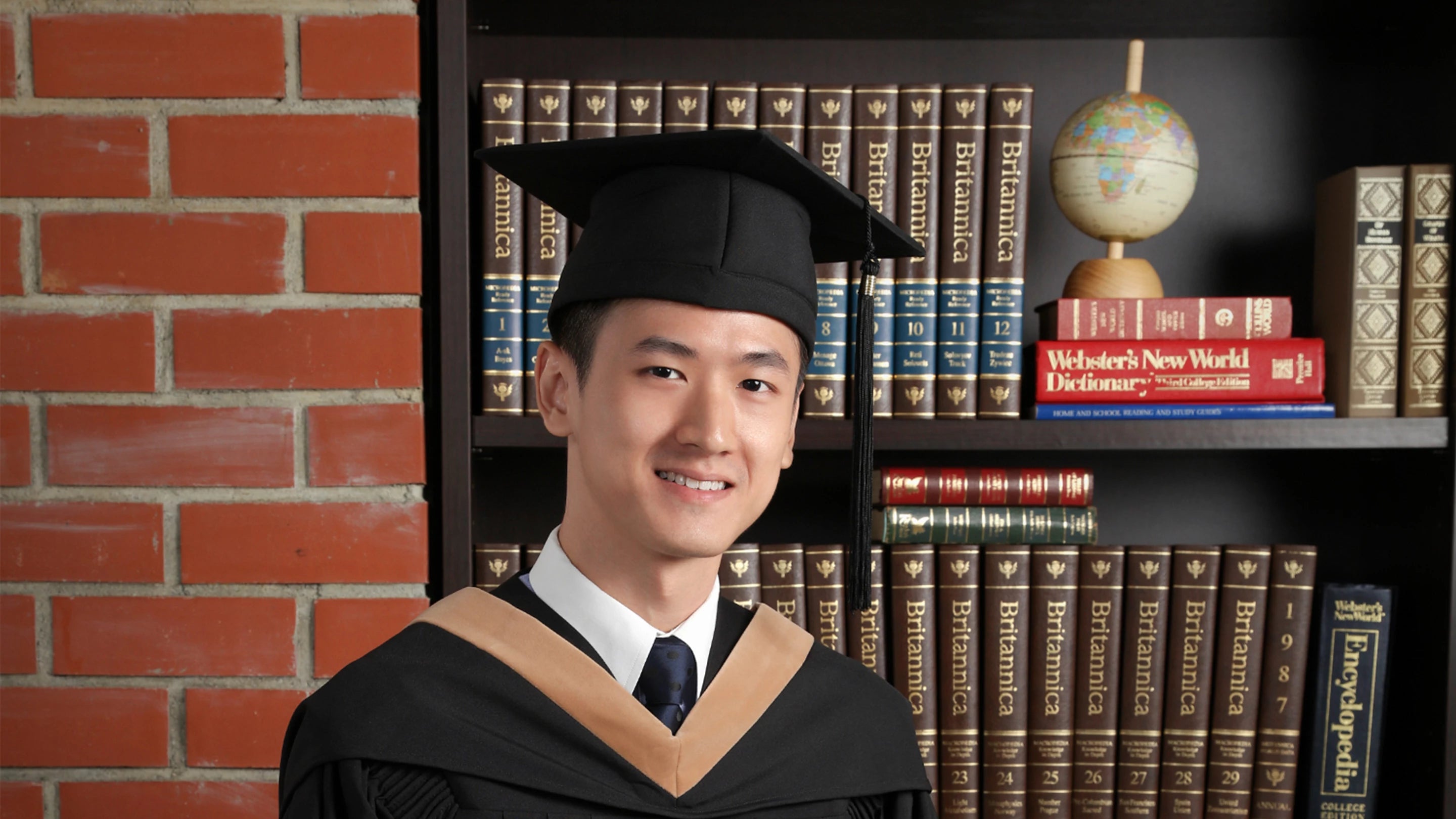 Rent Bachelor's Degree Academic Dress Full Set