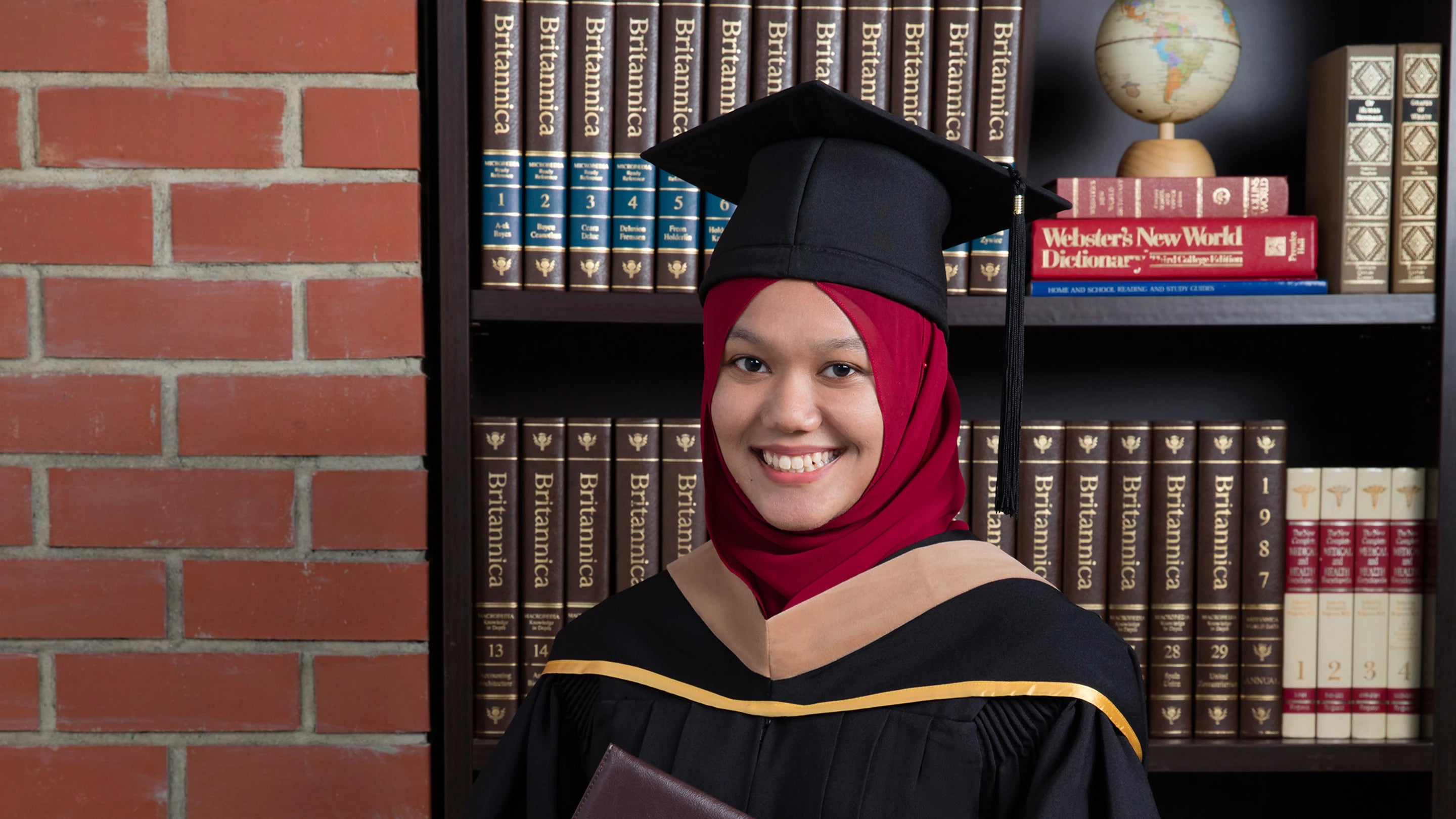 Rent Master's Degree Academic Dress Full Set